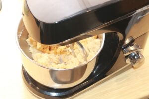kruche ciasto w robocie planetarnym